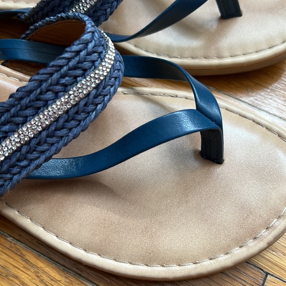 Flat sandals with braided strap with sparkling rhinestones - Picture 2 of 4